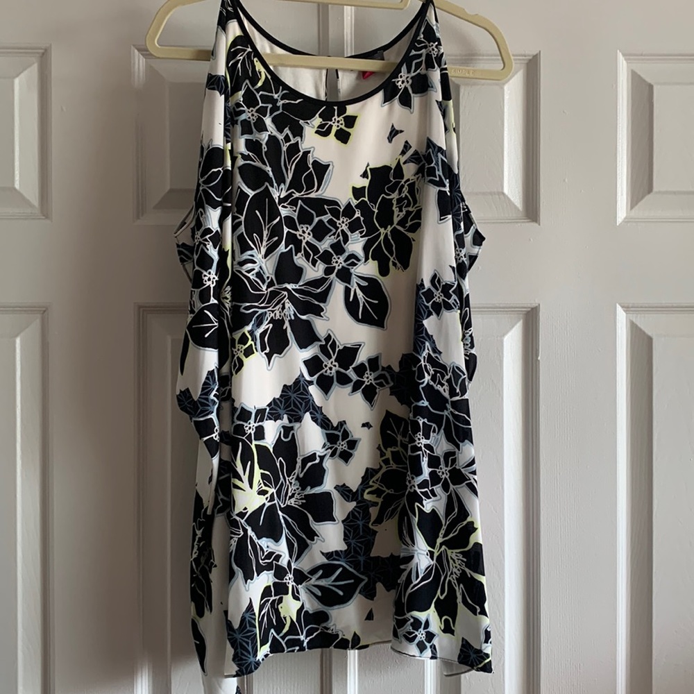 NWT Vince Camuto Cold Shoulder Blouse Ivory w/ Floral Print - SZ 3X